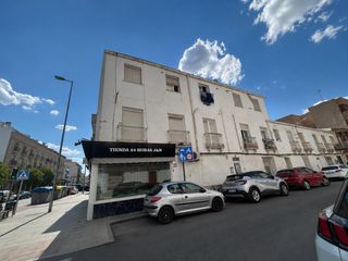 Edificio  Amalia cepeda. Edificio esquina con csocuellamos camalia cepeda 4 apartamentos