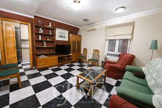 Casa a Tomelloso. Casa con local en planta baja en zona calle doña crisanta  297 m
