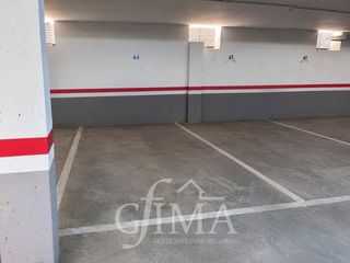 Parking coche en Tomelloso. Amplia plaza de garaje en venta con fácil acceso  zona calle soc