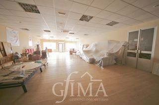 Local Comercial a Tomelloso. Local comercial de 998 m2 muy próximo a calle doña crisanta