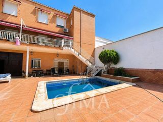 Casa a Tomelloso. Amplia vivienda con piscina y garaje en pleno centro de tomellos