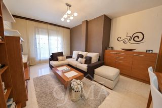 Pis a Tomelloso. Piso vpo de 90 m2 con 3 dormitorios, garaje y piscina comunitari