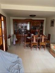 Casa adossada a Riudarenes. Cantonera, amb lar de foc