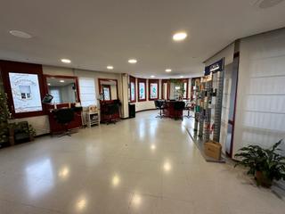 Oficina a La Devesa. Local-oficina, amb vistes a 2 carrers