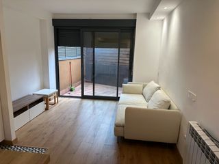 Apartment in Eixample Sud-Migdia. Loft de 45 m2 amb mobles, terrassa i parquing.