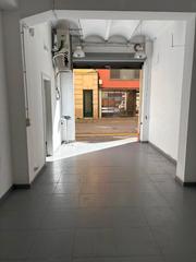 Lloguer Local Comercial a Eixample Sud-Migdia. Local al centre