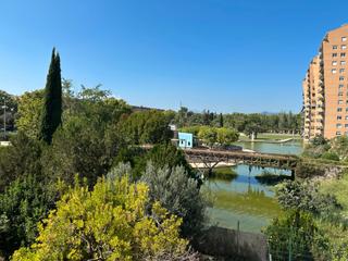 Location Appartement à Eixample Sud-Migdia. Pis de 127 m2. amb vistes al parc de les casernes. girona.