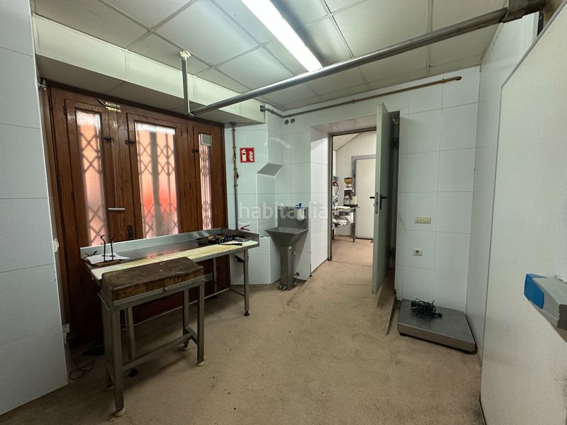 Foto a6d7137f-fb75-4bef-9a7b-8223fb9498ff. Local comercial a Bisbal d´Empordà (La)