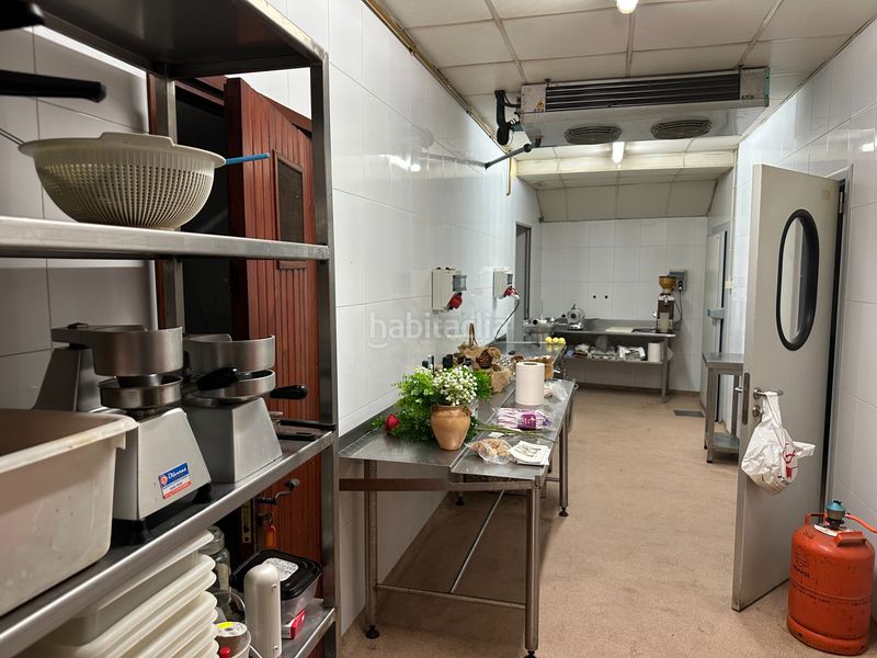 Foto d4ab1a1a-8a81-4339-a5cb-8d3ba77ba0a9. Local comercial a Bisbal d´Empordà (La)