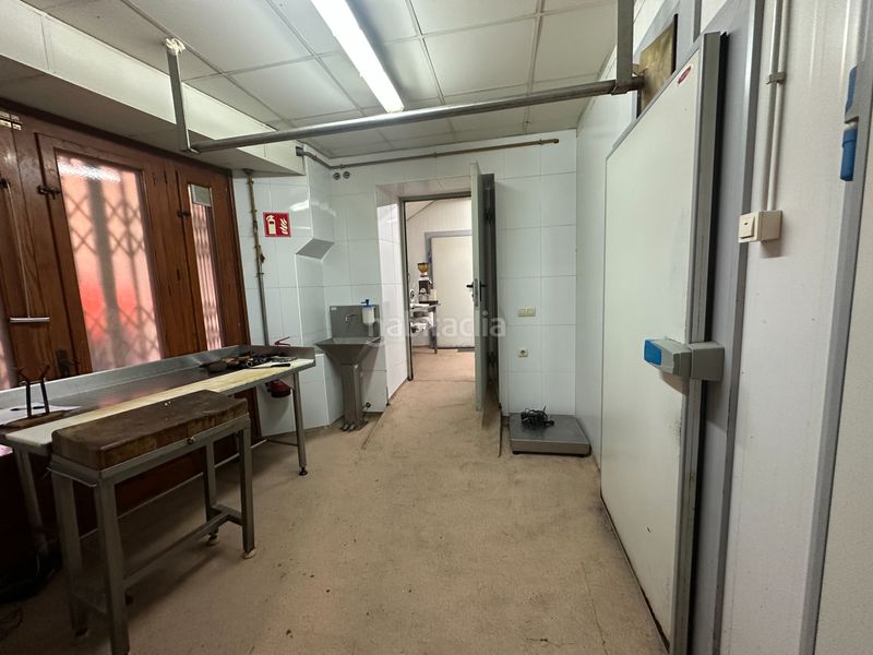 Foto f12b32aa-ae6a-4ab8-bea6-48d93d7d888b. Local comercial a Bisbal d´Empordà (La)