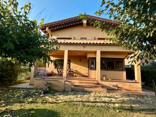 Casa a Canet dAdri. Casa independent amb jard a canet dadri