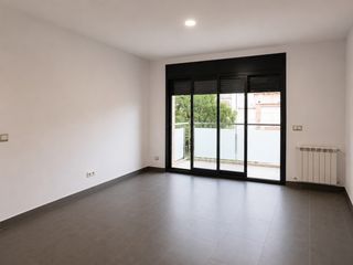 Pis a Carrer migdia 138. Pis de 2 habitacions amb pàrquing inclòs