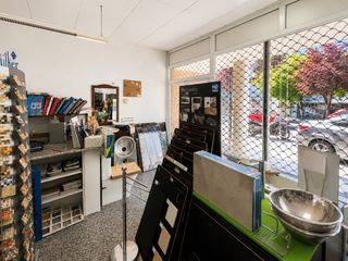 Lloguer Local Comercial a Carrer del castell de solterra 26. Local comercial centre de girona