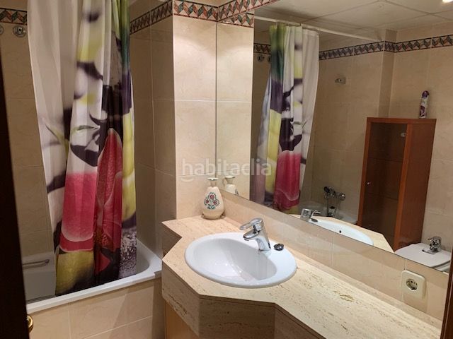 Foto b181ddd5-a17d-40f9-80dc-f9b1f1edfd35. Àtic amb xemeneia calefacció aparcament a Montilivi Girona
