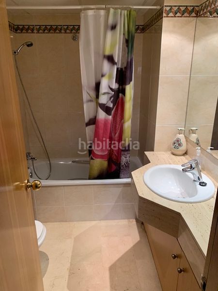 Foto f429918a-8576-41ec-bad9-46a7782b72f8. Àtic amb xemeneia calefacció aparcament a Montilivi Girona