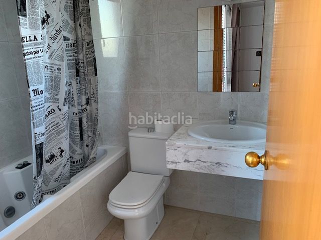 Foto f6035b84-9eb3-40eb-942c-39e3b7c2136b. Àtic amb xemeneia calefacció aparcament a Montilivi Girona