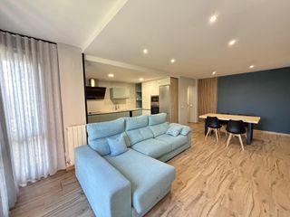 Rent Flat in Alameda. Habitacion de alquiler a estudiantes. impecable piso en fuente d