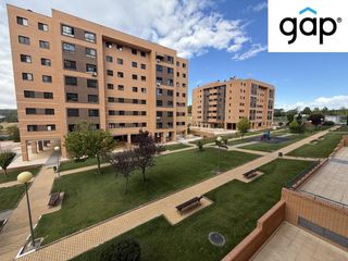 Rent Flat in Fuensanta - Universidad. Piso en residencial con piscina garaje y trastero