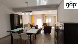 Lloguer Pis  De ramón y cajal. Piso en alquiler para estudiantes. centro