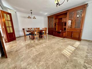 Casa adossada a San Fernando - Carretera de Valencia. Chalet en venta en perfecto estado