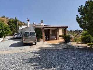 Masia  Calle m�rtires. Casa independiente con 51.500 m� de terreno y vistas a la monta�