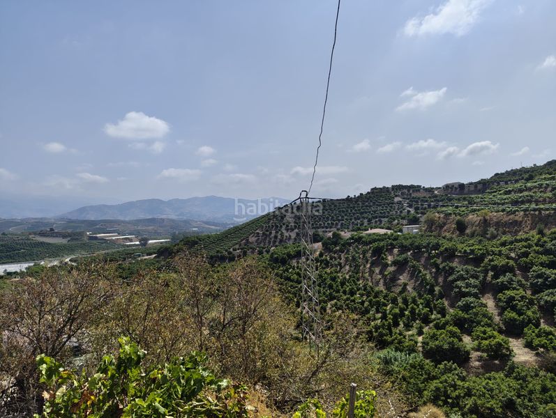 Foto a82f2496-5a9c-4ae7-a0d4-0c936c69c4ed. Masia amb xemeneia calefacció aparcament a Almáchar