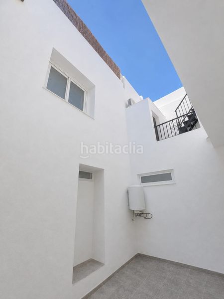 Foto f6422906-ea73-4d26-b00f-cff8521c2b18. Rent semi detached house with heating parking in Coín