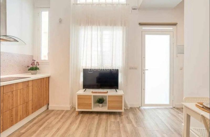 Foto c85cba97-f9ae-47bb-9ba1-e32e2f111630. Alquiler estudio en calle carraca 6 acogedor piso !!!!!! en Málaga