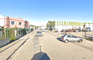 Nau industrial a Oliva Pueblo