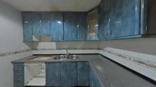 Etagenwohnung in Ciutat Meridiana