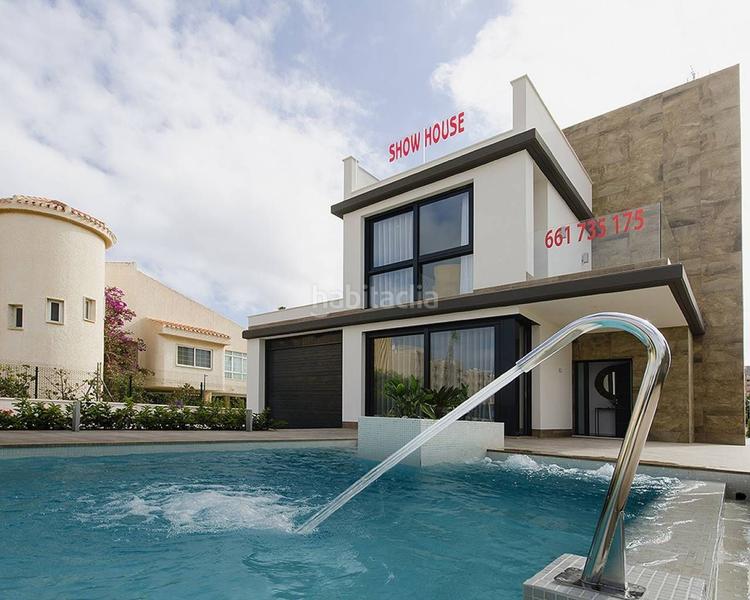 Foto 06c6a017-890f-47b4-8110-f0ad51cbc499. Chalet dans Campoamor Orihuela