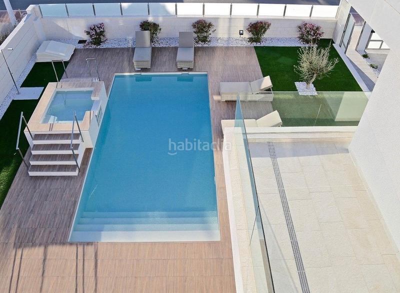 Foto 5e2fc653-852e-45df-821b-9ebd745c5818. Chalet en Campoamor Orihuela