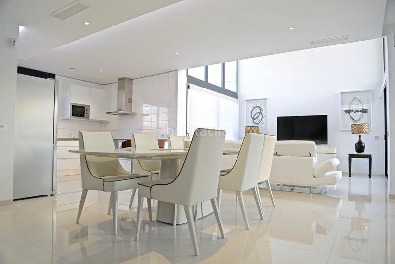 Foto d0fd3a77-25dd-4a0c-8a29-986600135b73. Chalet en Campoamor Orihuela