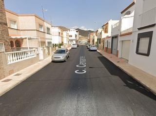 Chalet à El Parador de las Hortichuelas. Venta de casa independiente en vicar