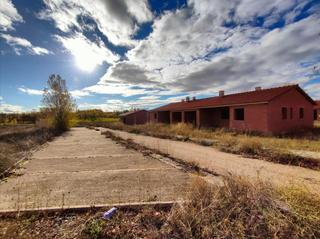 Chalet à Lerma. Venta de 176 apartamentos en sector sau 5 n a9 lerma burgos