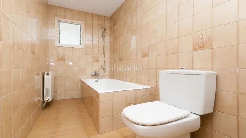 Foto 3d3b10ca-2160-4b5e-ae73-8562a2d61251. Casa adossada a Creu de Barberà Sabadell