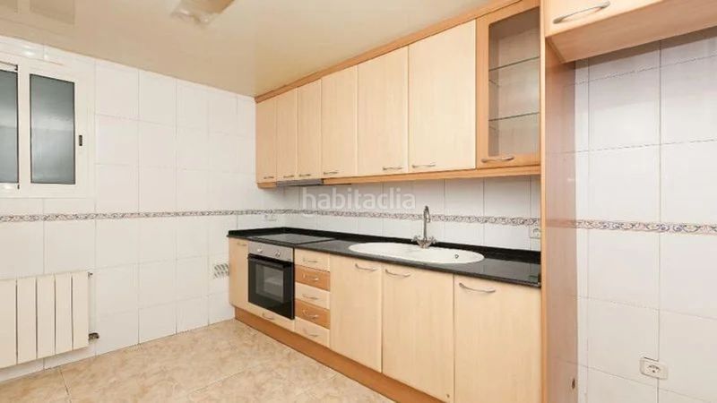 Foto 43de7ffd-f2ea-42f6-b1cd-cab3187668d5. Casa adossada a Creu de Barberà Sabadell