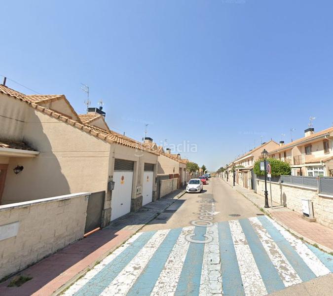 Foto 3bf92d25-ac08-4ab6-9c38-d494b6bb6090. Maison jumelée avec parking dans Las Lomas Seseña