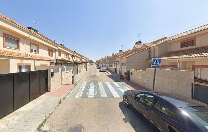 Foto f4f14ad9-9b36-4a23-86cb-fe36a27daeaa. Maison jumelée avec parking dans Las Lomas Seseña