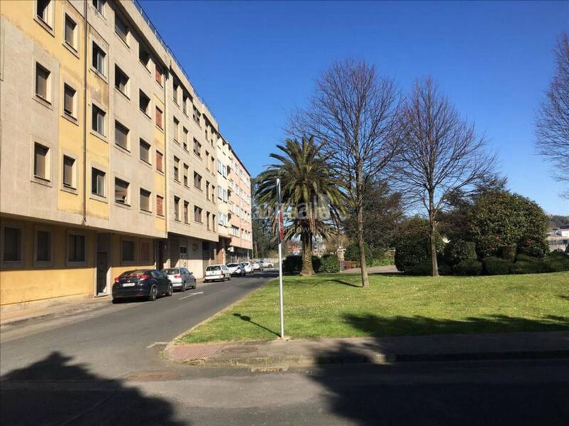 Foto f19d43a3-4884-453e-992e-a54a4e0661bd. Edificio in O Feal - Xubia Narón