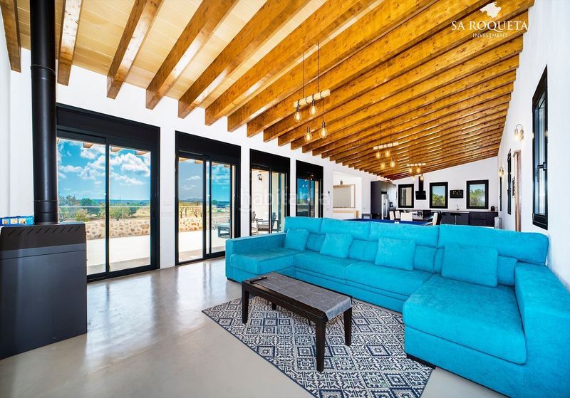 Foto beb8d397-dc38-4a57-986f-9193e28f0bf9. Casa amb aparcament a Campos poble Campos