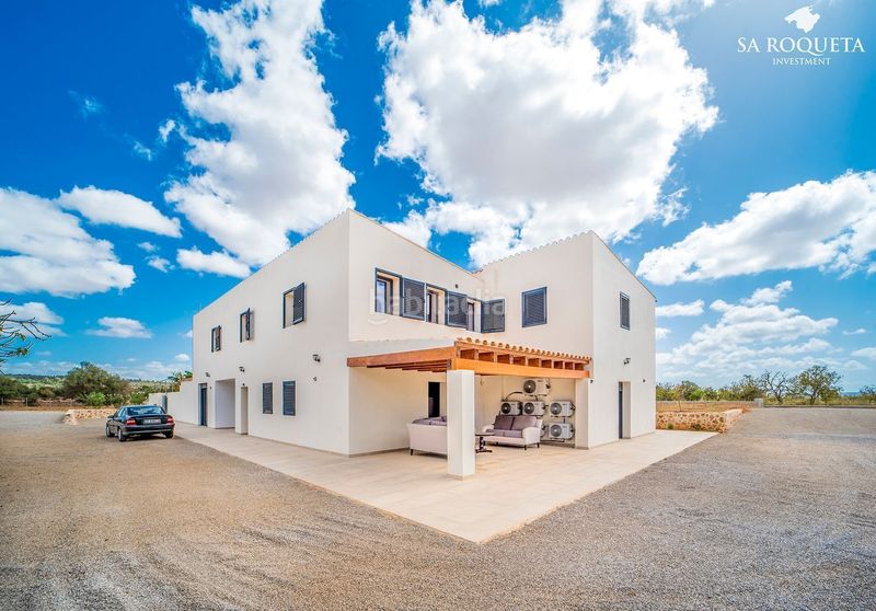 Foto e8f92e0d-eb09-4821-9407-743e6103ce94. Casa amb aparcament a Campos poble Campos