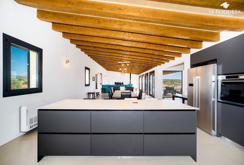 Foto f8b87cd5-9d56-4490-9424-f44895a0a48c. Casa amb aparcament a Campos poble Campos