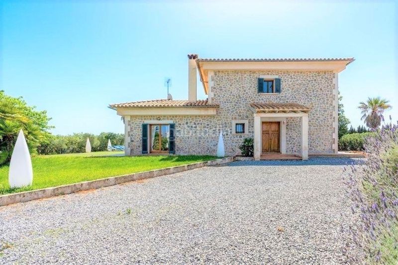 Foto d054d382-0a70-4d3a-a592-86f93ed2838a. Casa amb aparcament a Muro