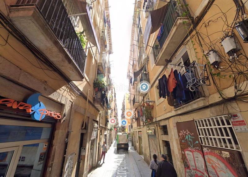 Foto f6c0d67a-b100-492b-9ea2-b3f5f76452d1. Pis a Raval Barcelona