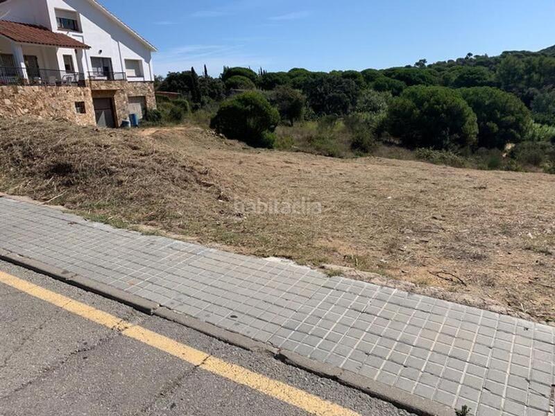 Foto ba644958-a460-4ea8-bfed-e4ef44fbc2cb. Terreny residencial a Mont Ferrant-Joan Carles I Blanes