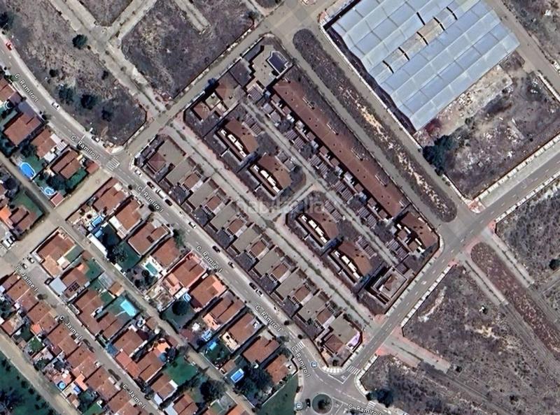 Foto 09f88225-2d30-4722-a8f1-b3ec79e9aee2. Edificio en Pinseque