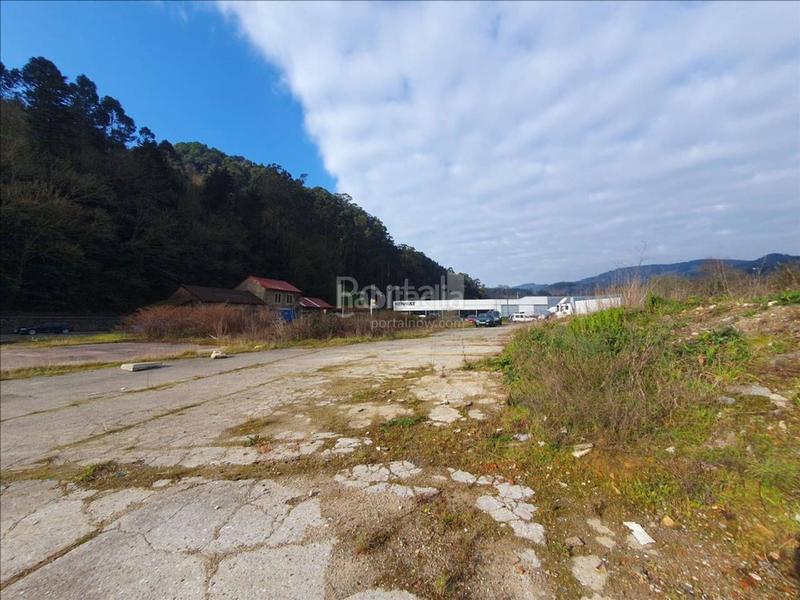 Foto e5855ee6-7ca4-49e0-9d81-592bbc88a034. Terrain résidentiel dans Pravia