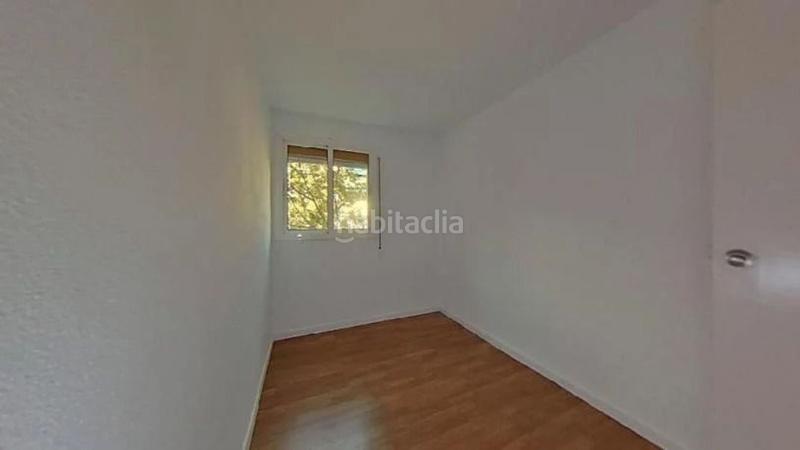 Foto dfcbbdf7-4ead-41f3-91d1-b761d616414d. Piso en La Verneda - La Pau Barcelona