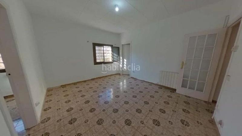 Foto 08f94c6c-bf0a-4bfa-86a3-57a6f27d0d44. Pis a calle del cadí 0 a Turó de la Peira Barcelona